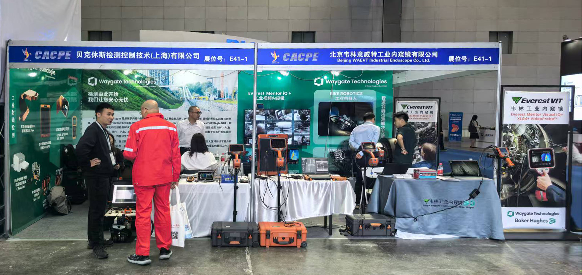 眾多石油化工客戶在聯合展臺駐足交流 眾多石油化工客戶在聯合展臺駐足交流